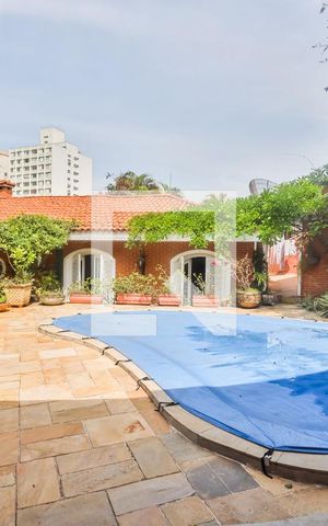 Casa à venda com 380m², 4 quartos e 3 vagasÁrea comum - Piscina