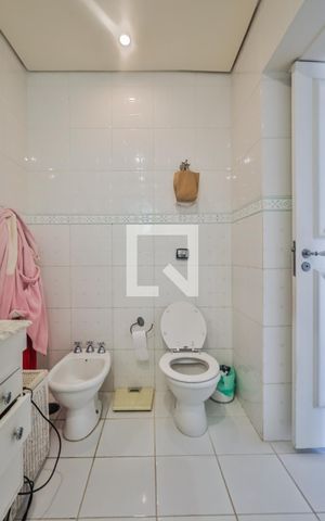 Casa à venda com 380m², 4 quartos e 3 vagasBanheiro da Suíte 3