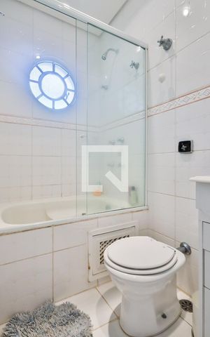 Casa à venda com 380m², 4 quartos e 3 vagasBanheiro da Suíte 2