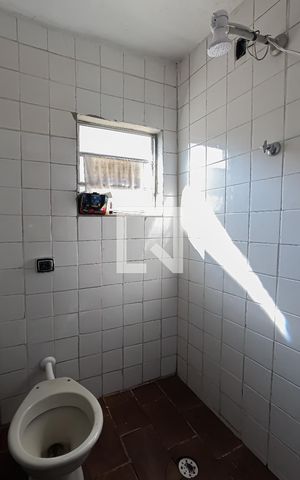 Casa à venda com 100m², 2 quartos e 5 vagas Casa à venda com 100m², 2 quartos e 5 vagasBanheiro da Suíte