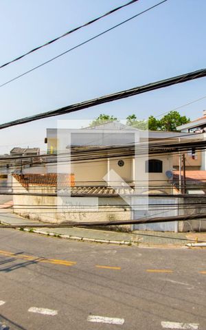 Casa à venda com 400m², 2 quartos e 2 vagas Casa à venda com 400m², 2 quartos e 2 vagasVista da área externa