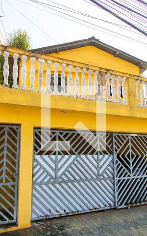 Casa à venda com 400m², 2 quartos e 2 vagas Casa à venda com 400m², 2 quartos e 2 vagasFachada