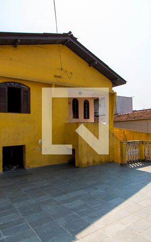 Casa à venda com 400m², 2 quartos e 2 vagas Casa à venda com 400m², 2 quartos e 2 vagasÁrea externa