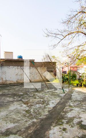 Casa à venda com 400m², 2 quartos e 2 vagas Casa à venda com 400m², 2 quartos e 2 vagasQuintal