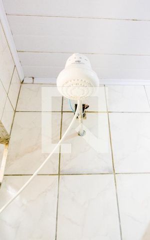 Casa à venda com 400m², 2 quartos e 2 vagas Casa à venda com 400m², 2 quartos e 2 vagasBanheiro