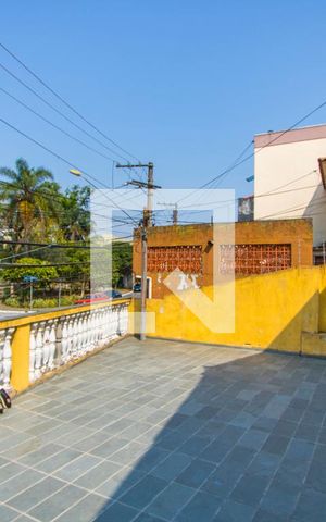 Casa à venda com 400m², 2 quartos e 2 vagas Casa à venda com 400m², 2 quartos e 2 vagasÁrea externa