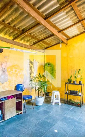 Casa à venda com 400m², 2 quartos e 2 vagas Casa à venda com 400m², 2 quartos e 2 vagasÁrea de serviço