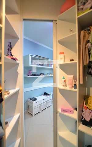Casa de condomínio à venda com 204m², 4 quartos e 2 vagasCloset da Suíte 2