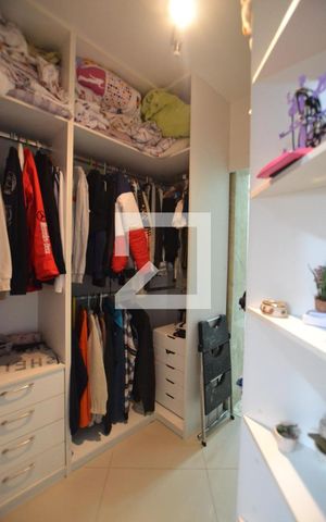 Casa de condomínio à venda com 204m², 4 quartos e 2 vagasCloset da Suíte 2