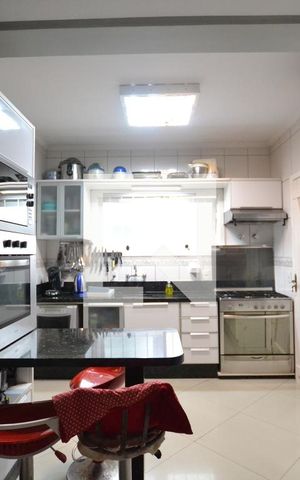 Casa de condomínio à venda com 204m², 4 quartos e 2 vagasCozinha