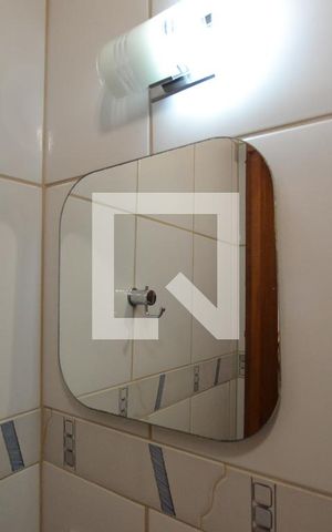 Casa de condomínio à venda com 204m², 4 quartos e 2 vagasLavabo