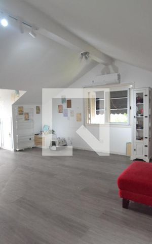 Casa de condomínio à venda com 204m², 4 quartos e 2 vagasQuarto/Reversível