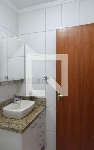 Casa de condomínio à venda com 204m², 4 quartos e 2 vagasBanheiro