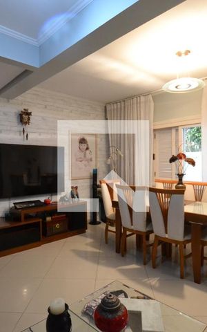 Casa de condomínio à venda com 204m², 4 quartos e 2 vagasSala
