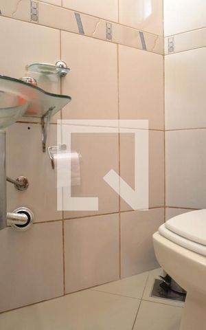 Casa de condomínio à venda com 204m², 4 quartos e 2 vagasLavabo