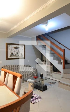 Casa de condomínio à venda com 204m², 4 quartos e 2 vagasSala