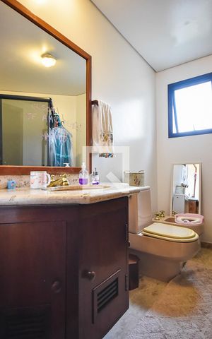 Apartamento à venda com 285m², 4 quartos e 4 vagas Apartamento à venda com 285m², 4 quartos e 4 vagasBanheiro suíte 3