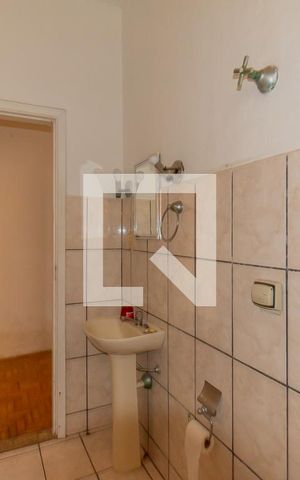 Casa à venda com 400m², 4 quartos e 2 vagas Casa à venda com 400m², 4 quartos e 2 vagasCasa 2 - Banheiro Social