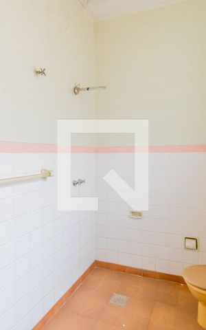 Casa à venda com 400m², 4 quartos e 2 vagas Casa à venda com 400m², 4 quartos e 2 vagasBanheiro 1