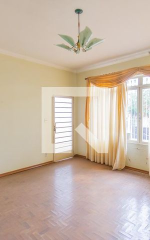Casa à venda com 400m², 4 quartos e 2 vagas Casa à venda com 400m², 4 quartos e 2 vagasSala