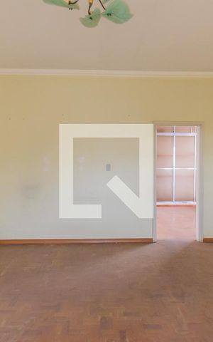 Casa à venda com 400m², 4 quartos e 2 vagas Casa à venda com 400m², 4 quartos e 2 vagasSala