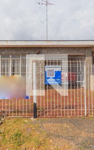 Casa à venda com 400m², 4 quartos e 2 vagas Casa à venda com 400m², 4 quartos e 2 vagasFachada