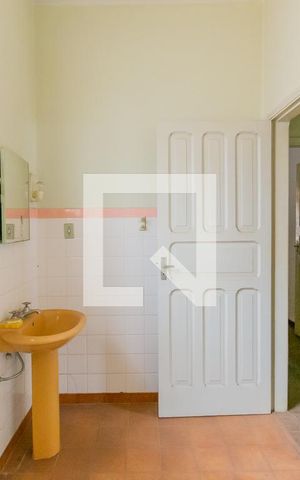 Casa à venda com 400m², 4 quartos e 2 vagas Casa à venda com 400m², 4 quartos e 2 vagasBanheiro 1
