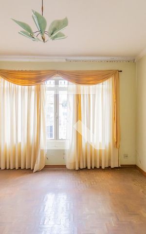 Casa à venda com 400m², 4 quartos e 2 vagas Casa à venda com 400m², 4 quartos e 2 vagasSala