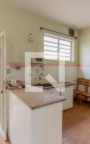 Casa à venda com 400m², 4 quartos e 2 vagas Casa à venda com 400m², 4 quartos e 2 vagasCozinha