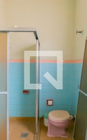 Casa à venda com 400m², 4 quartos e 2 vagas Casa à venda com 400m², 4 quartos e 2 vagasBanheiro 2