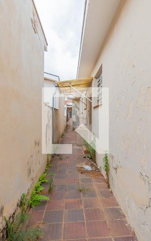 Casa à venda com 400m², 4 quartos e 2 vagas Casa à venda com 400m², 4 quartos e 2 vagasCorredor