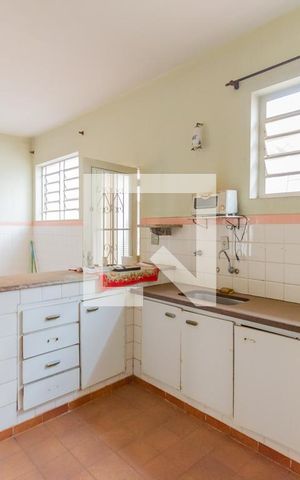 Casa à venda com 400m², 4 quartos e 2 vagas Casa à venda com 400m², 4 quartos e 2 vagasCozinha