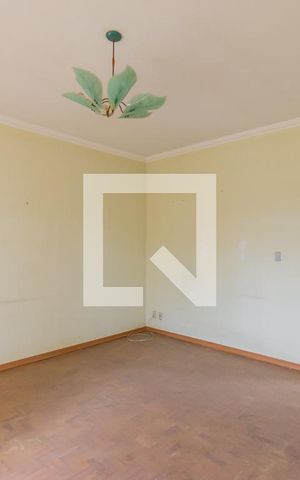 Casa à venda com 400m², 4 quartos e 2 vagas Casa à venda com 400m², 4 quartos e 2 vagasSala