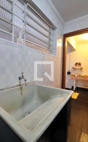 Casa à venda com 300m², 3 quartos e 2 vagasÁrea de Serviço