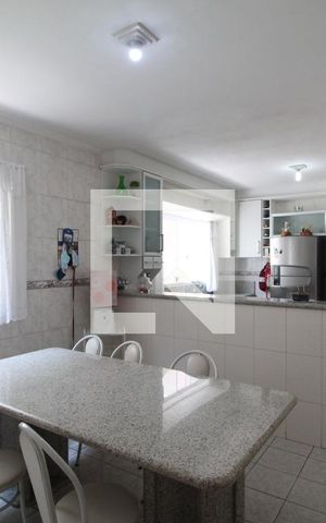 Casa para alugar com 163m², 3 quartos e 4 vagasCozinha