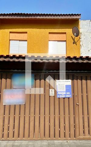 Casa à venda com 123m², 3 quartos e 2 vagas Casa à venda com 123m², 3 quartos e 2 vagasFachada
