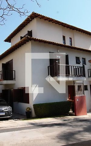 Casa de condomínio à venda com 175m², 3 quartos e 2 vagasEntrada