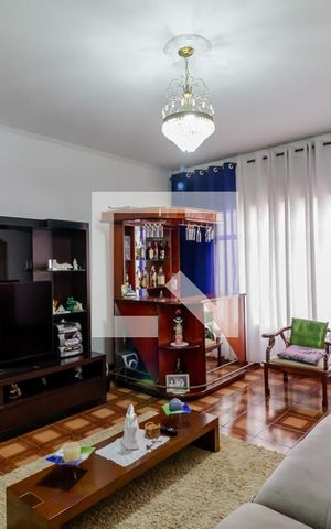 Casa à venda com 240m², 3 quartos e 4 vagas Casa à venda com 240m², 3 quartos e 4 vagasSala de Estar