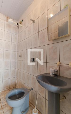 Casa de condomínio à venda com 285m², 4 quartos e 5 vagas Casa de condomínio à venda com 285m², 4 quartos e 5 vagasBanheiro de Serviço