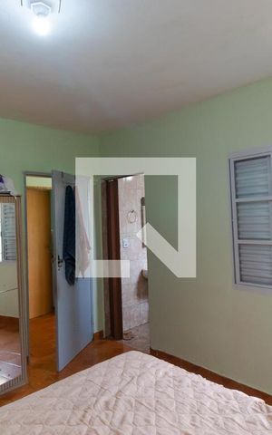 Casa de condomínio à venda com 285m², 4 quartos e 5 vagas Casa de condomínio à venda com 285m², 4 quartos e 5 vagasSuíte 02