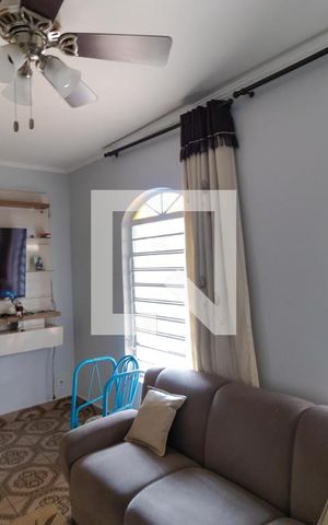 Casa de condomínio à venda com 285m², 4 quartos e 5 vagas Casa de condomínio à venda com 285m², 4 quartos e 5 vagasSala