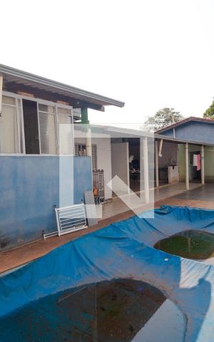 Casa de condomínio à venda com 285m², 4 quartos e 5 vagas Casa de condomínio à venda com 285m², 4 quartos e 5 vagasPiscina