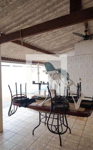 Casa de condomínio à venda com 285m², 4 quartos e 5 vagas Casa de condomínio à venda com 285m², 4 quartos e 5 vagasChurrasqueira