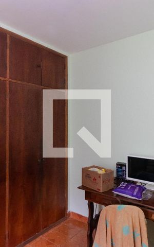 Casa de condomínio à venda com 285m², 4 quartos e 5 vagas Casa de condomínio à venda com 285m², 4 quartos e 5 vagasQuarto 02