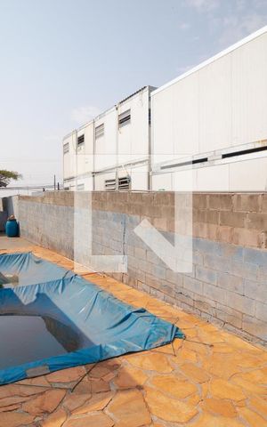 Casa de condomínio à venda com 285m², 4 quartos e 5 vagas Casa de condomínio à venda com 285m², 4 quartos e 5 vagasPiscina