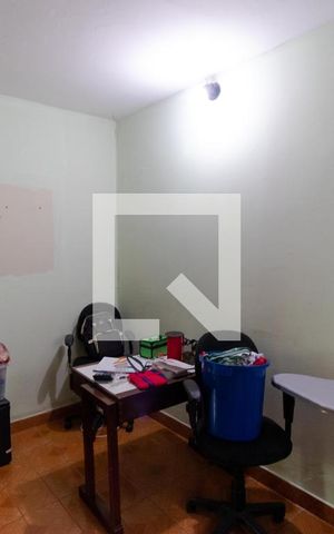 Casa de condomínio à venda com 285m², 4 quartos e 5 vagas Casa de condomínio à venda com 285m², 4 quartos e 5 vagasQuarto 01