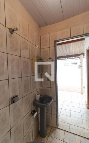 Casa de condomínio à venda com 285m², 4 quartos e 5 vagas Casa de condomínio à venda com 285m², 4 quartos e 5 vagasBanheiro de Serviço