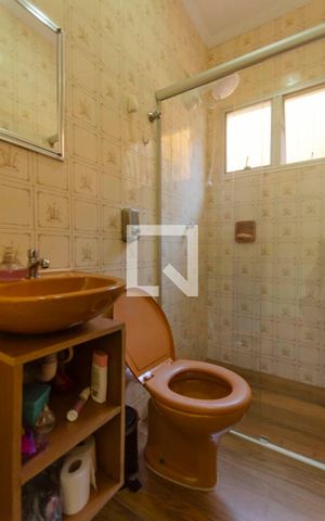 Casa à venda com 150m², 4 quartos e 2 vagas Casa à venda com 150m², 4 quartos e 2 vagasBanheiro 2