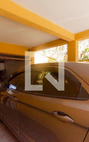 Casa à venda com 150m², 4 quartos e 2 vagas Casa à venda com 150m², 4 quartos e 2 vagasGaragem
