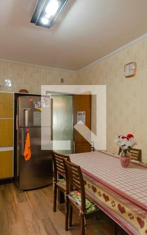 Casa à venda com 150m², 4 quartos e 2 vagas Casa à venda com 150m², 4 quartos e 2 vagasCozinha